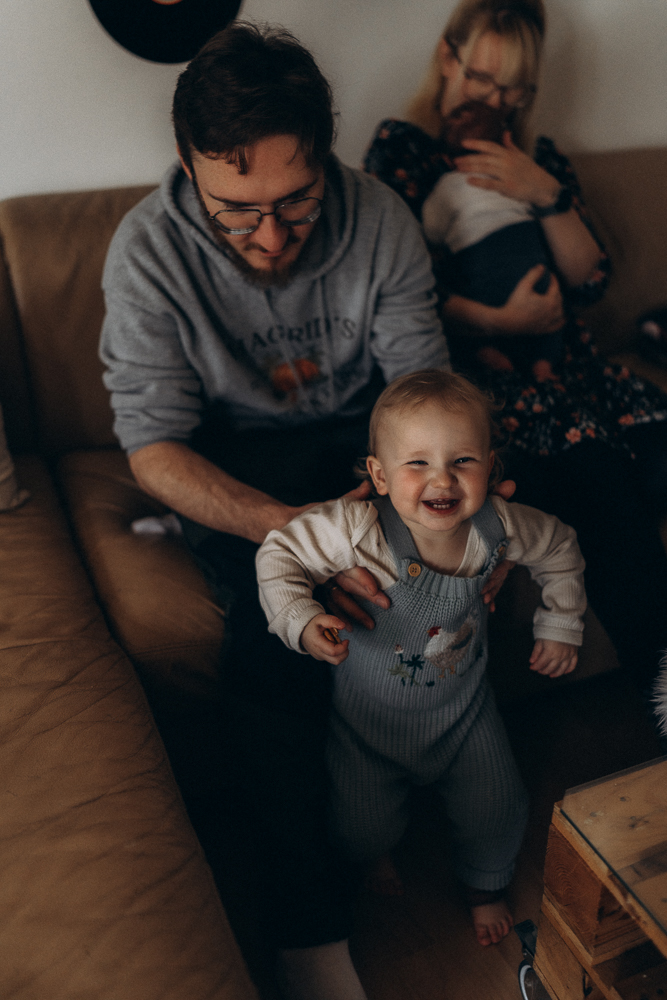 Familienfoto Kleinkind hat Spaß