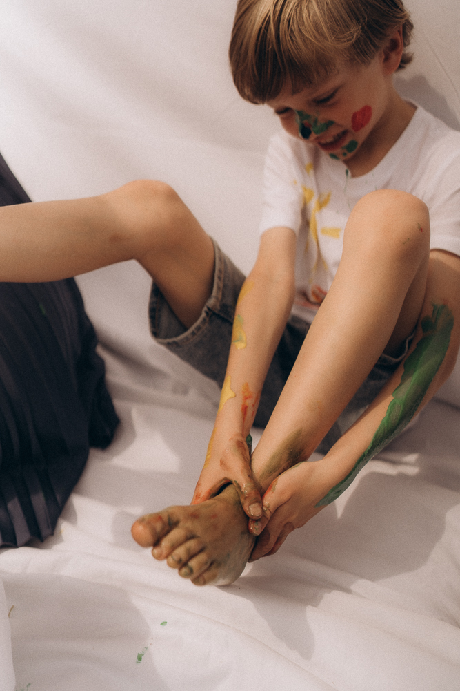Junge bei einem bunten Fotoshooting in Bochum